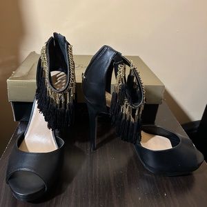 Thalia Sodi NEVER WORN dressy stiletto with dangling angle fringes
